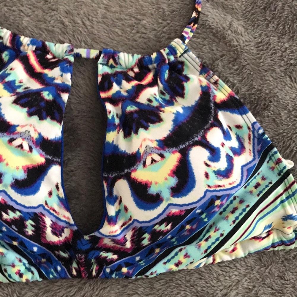 Bikini Lab Keyhole Patterned Bikini Top Padded - Picture 3 of 5